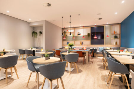 Holiday Inn Express Antwerp City Centre - Seating area