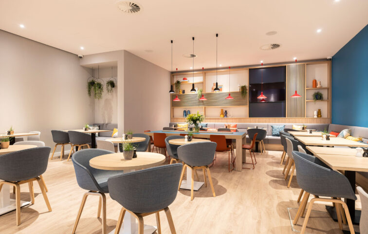 Holiday Inn Express Antwerp City Centre - Seating area