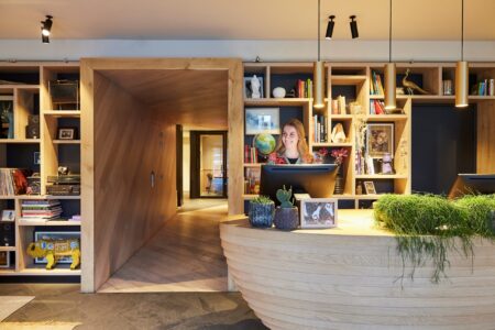 Hotel Indigo Antwerp - City Centre - Reception