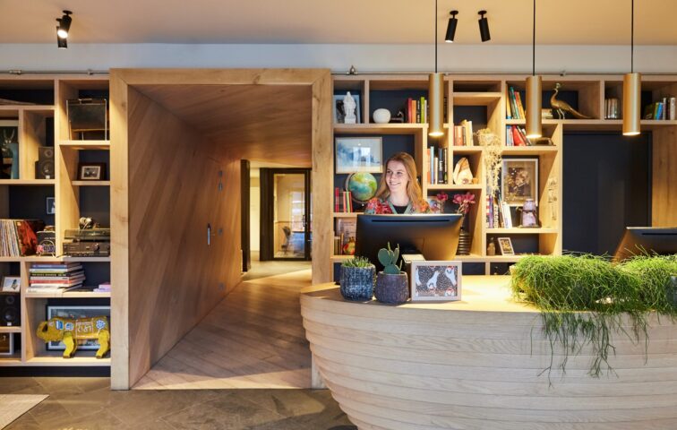 Hotel Indigo Antwerp - City Centre - Reception