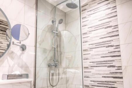 Hotel Jamingo -Bathroom