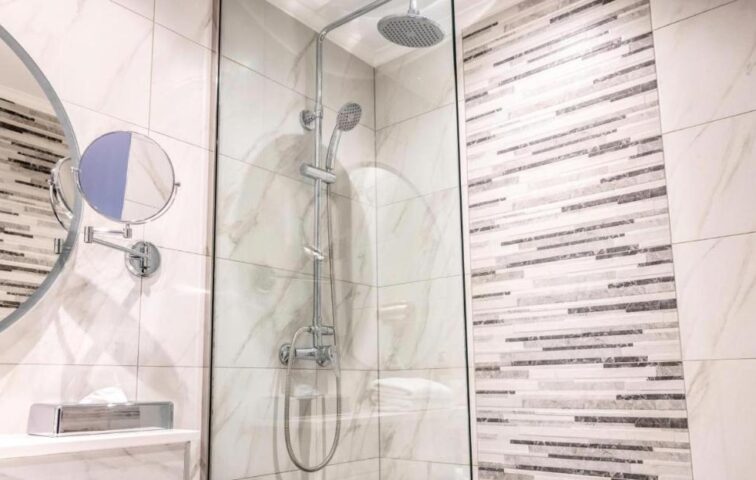 Hotel Jamingo -Bathroom