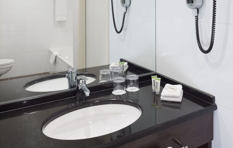 Lindner Hotel Antwerp - Bathroom