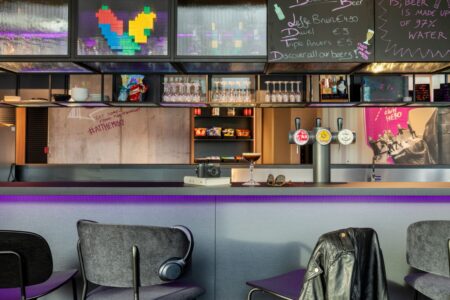 Moxy Antwerp - Bar
