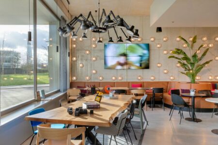 Moxy Antwerp - Bar