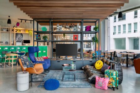 Moxy Antwerp - Lobby