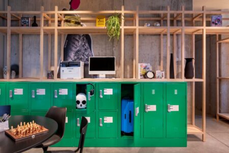 Moxy Antwerp - Lobby