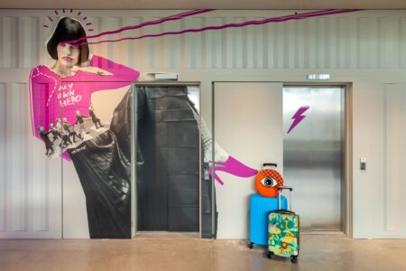 Moxy Antwerp - Lobby