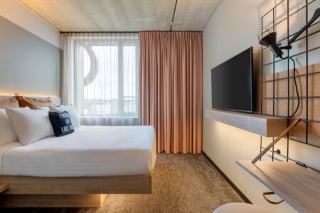 Moxy Antwerp - Moxy Sleeper Queen Room