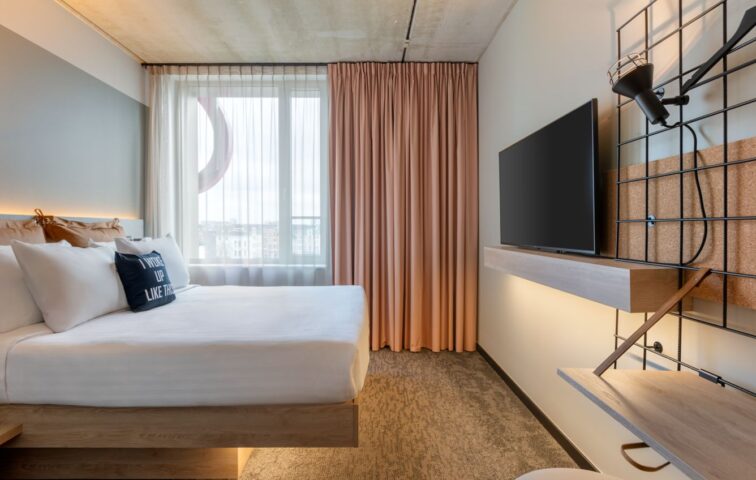 Moxy Antwerp - Moxy Sleeper Queen Room