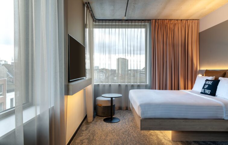 Moxy Antwerp - Moxy Sleeper Queen Room
