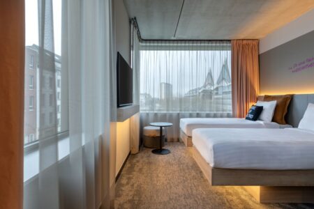 Moxy Antwerp - Moxy Sleeper Twin Room