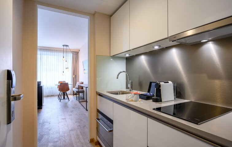 PREMIER SUITES Antwerp - Executive double room kitchen