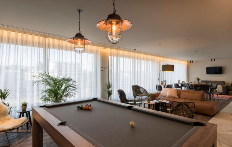 PREMIER SUITES Antwerp - Pool table