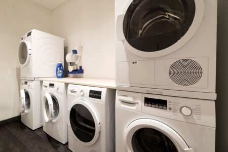 PREMIER SUITES Antwerp - Laundry room