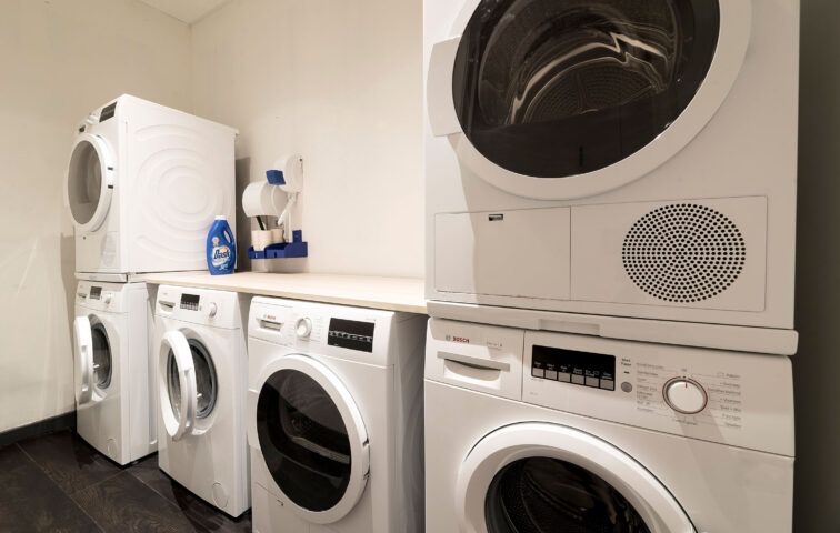PREMIER SUITES Antwerp - Laundry room
