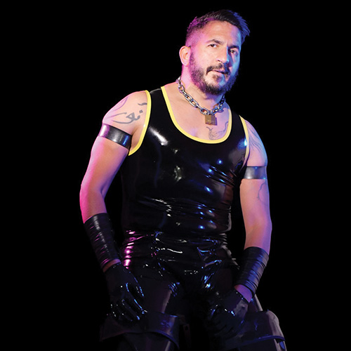 Socials Host Nordine